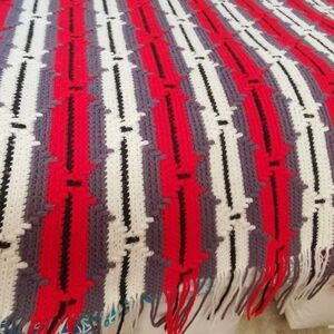 Stunning Cosy red grey throw/blanket
